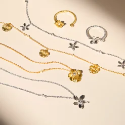 Dainty Vanda Necklace