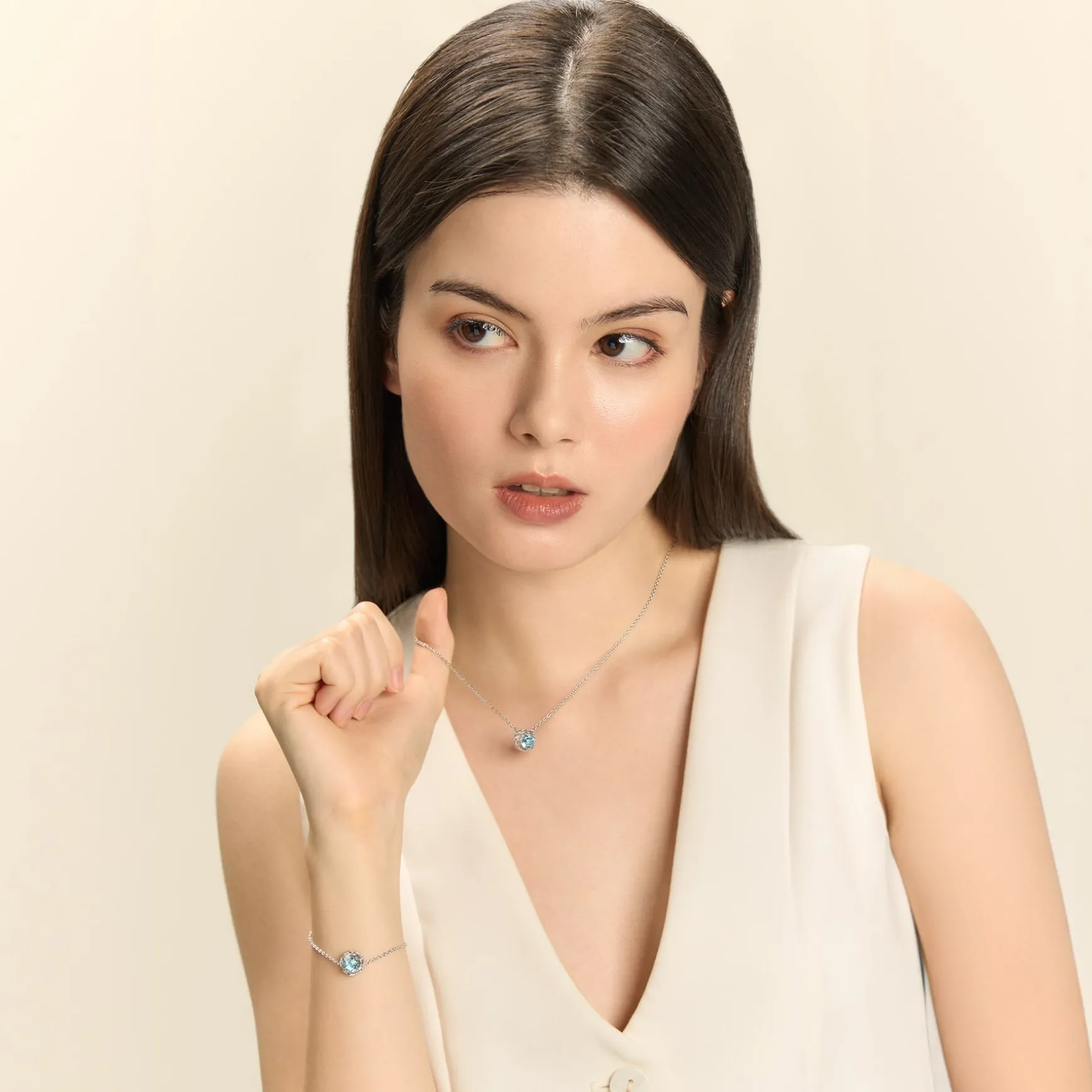 Midori Necklace With Sky Blue Topaz in Rhodium