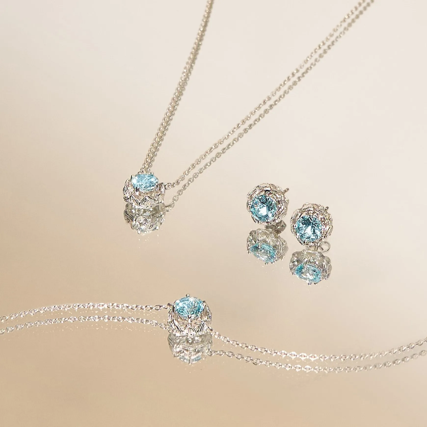Midori Necklace With Sky Blue Topaz in Rhodium