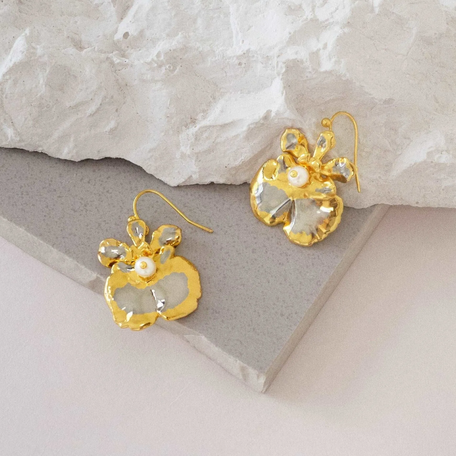 Oncidium Coco Drop II Earrings (PG)