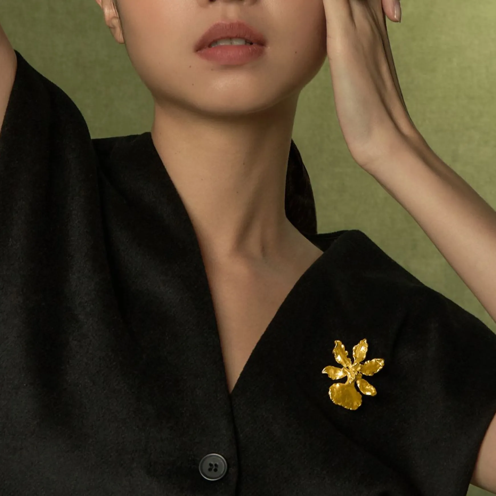 Oncidium Haematochilum Orchid Necklace cum Brooch in Gold