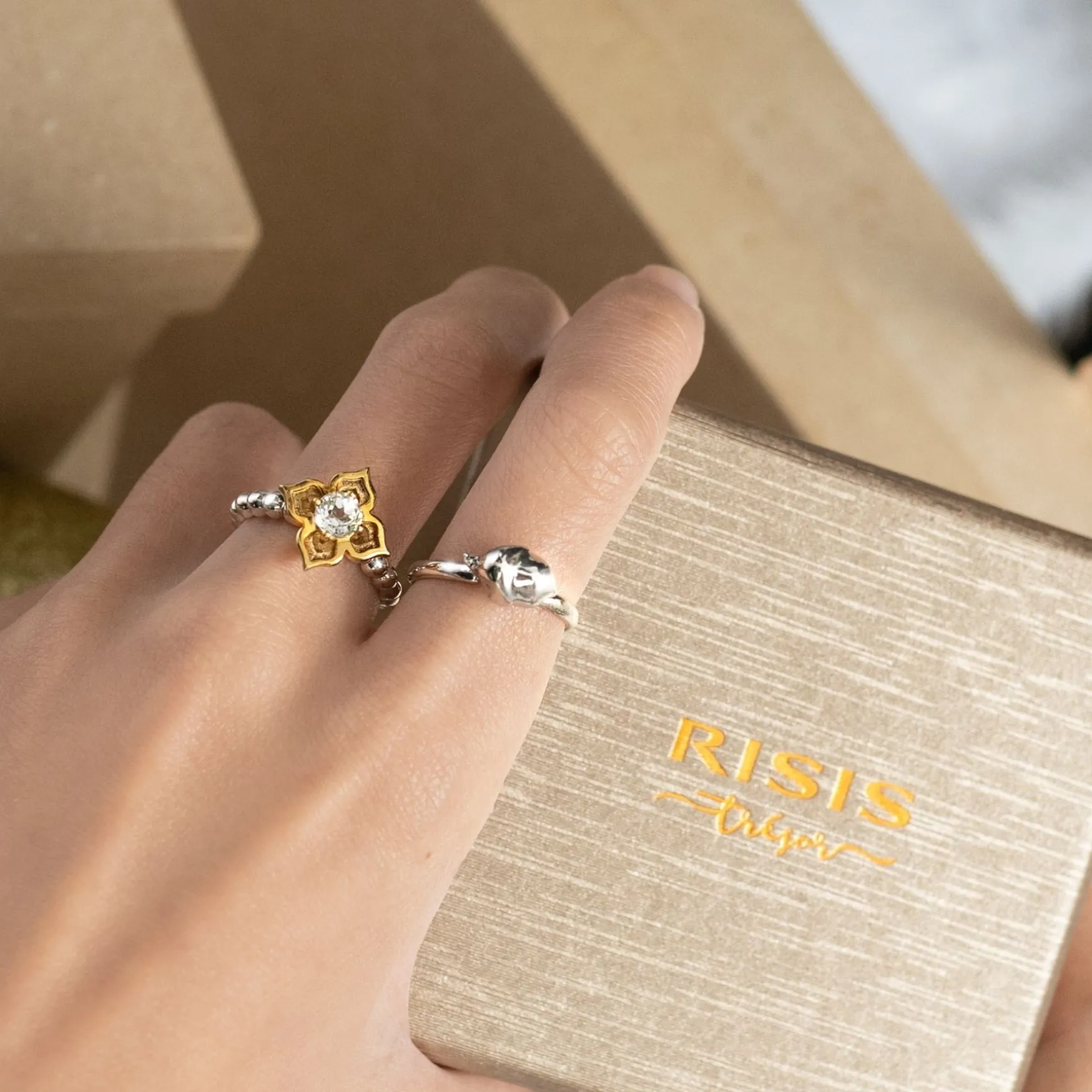 Peranakan Moments Beadwork Ring with White Topaz