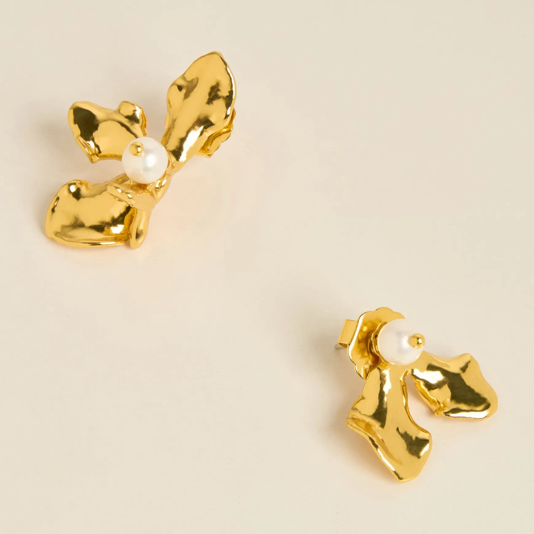 Re-Bloom Classic Pearl Earrings