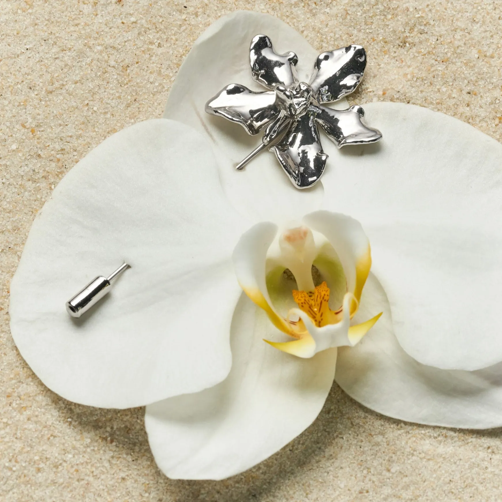 Vanda Limbata Lapel Pin in Palladium