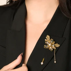 Vanda Limbata Lapel Pin with Citronella Leaves in Gold and Palladium
